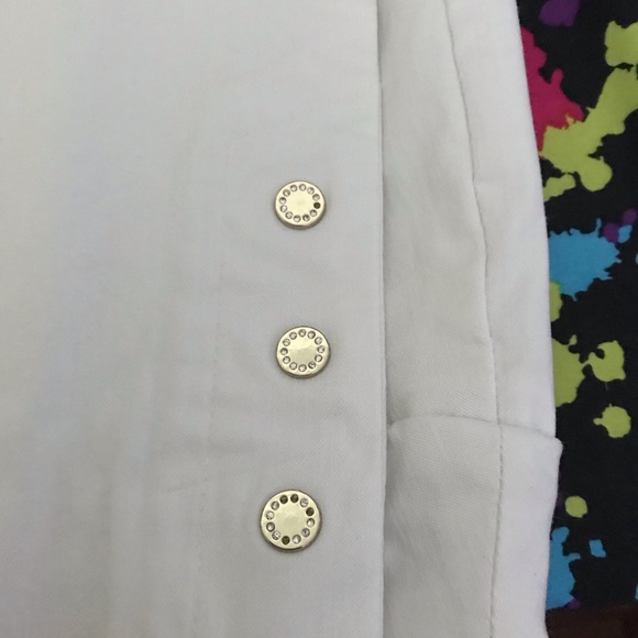 JM Collection White Capris 🩳 - Picture 8 of 8